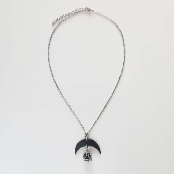 Gothic vintage black moon silver witch necklace with a small silver chain - Picture 6 of 9